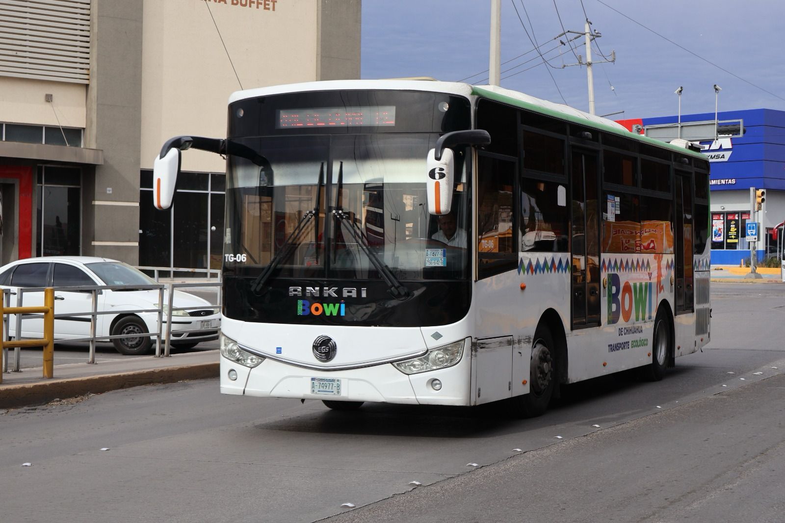 Inicia Bowí campaña de credencialización en la Facultad de Contaduría de la UACH