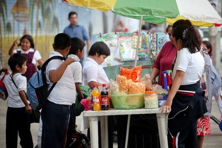 Claudia Sheinbaum defiende la estrategia “Vive saludable, vive feliz” en las escuelas